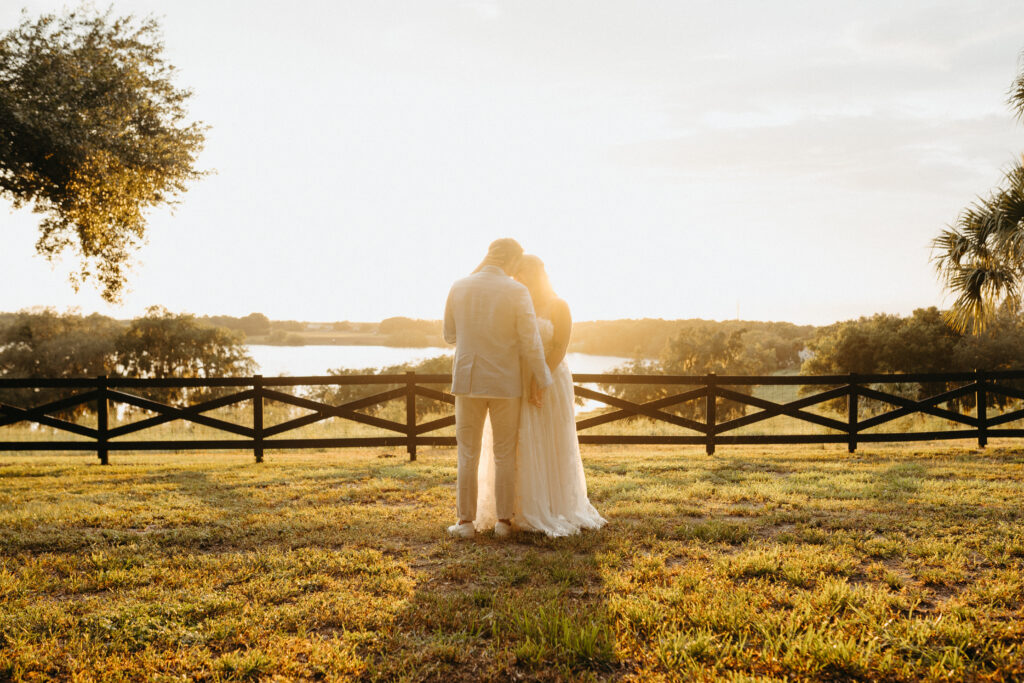 golden hour wedding ceremony at Lakeview Gardens